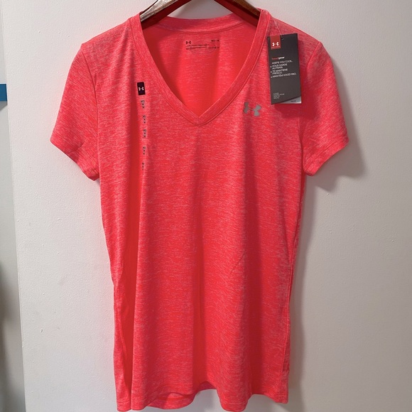 NWT Under Armour T-Shirt Medium - Picture 3 of 4